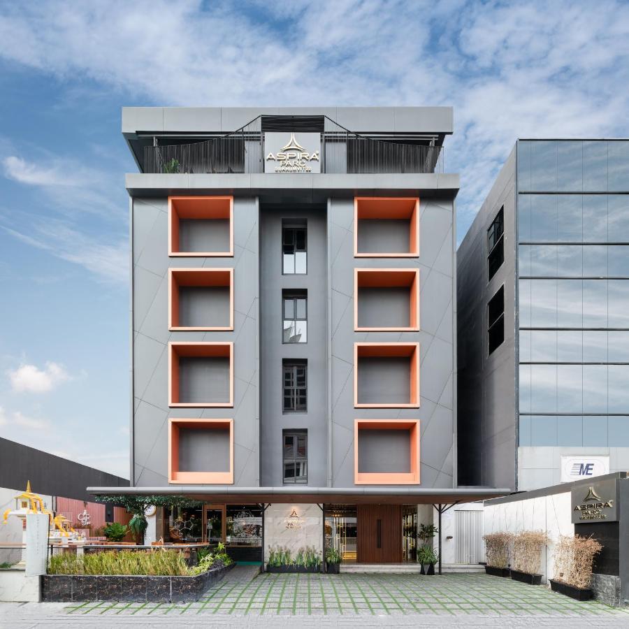 Aspira Parc Sukhumvit 22 Hotel Bangkok Bagian luar foto